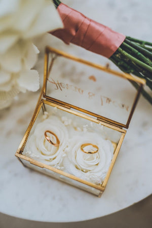 Open image in slideshow, Bridal Ring Rose Box
